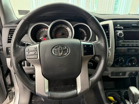 Used 2012 Toyota Tacoma 4x4 Access Cab V6 w/ TRD Sport Pkg image 29