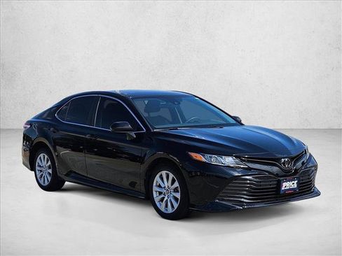Used 2020 Toyota Camry LE FWD image 3