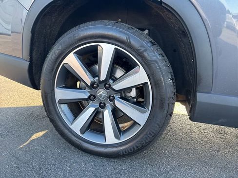 Used 2025 Honda Pilot Touring image 7