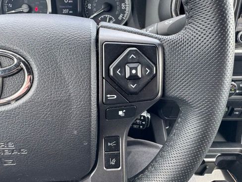 Used 2021 Toyota Tacoma TRD Sport image 17