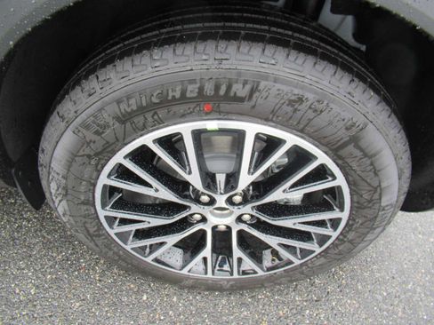 New 2025 Ford Escape SE w/ PHEV Premium Package image 9