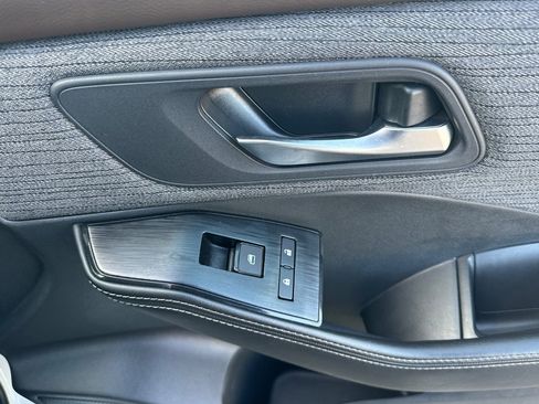 Used 2023 Nissan Rogue SV image 19