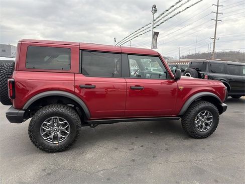 New 2025 Ford Bronco Badlands image 3