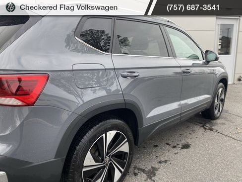 Used 2024 Volkswagen Taos SE image 8