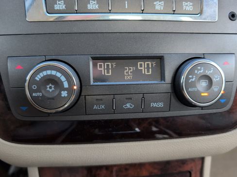 Used 2011 Cadillac DTS Luxury image 26