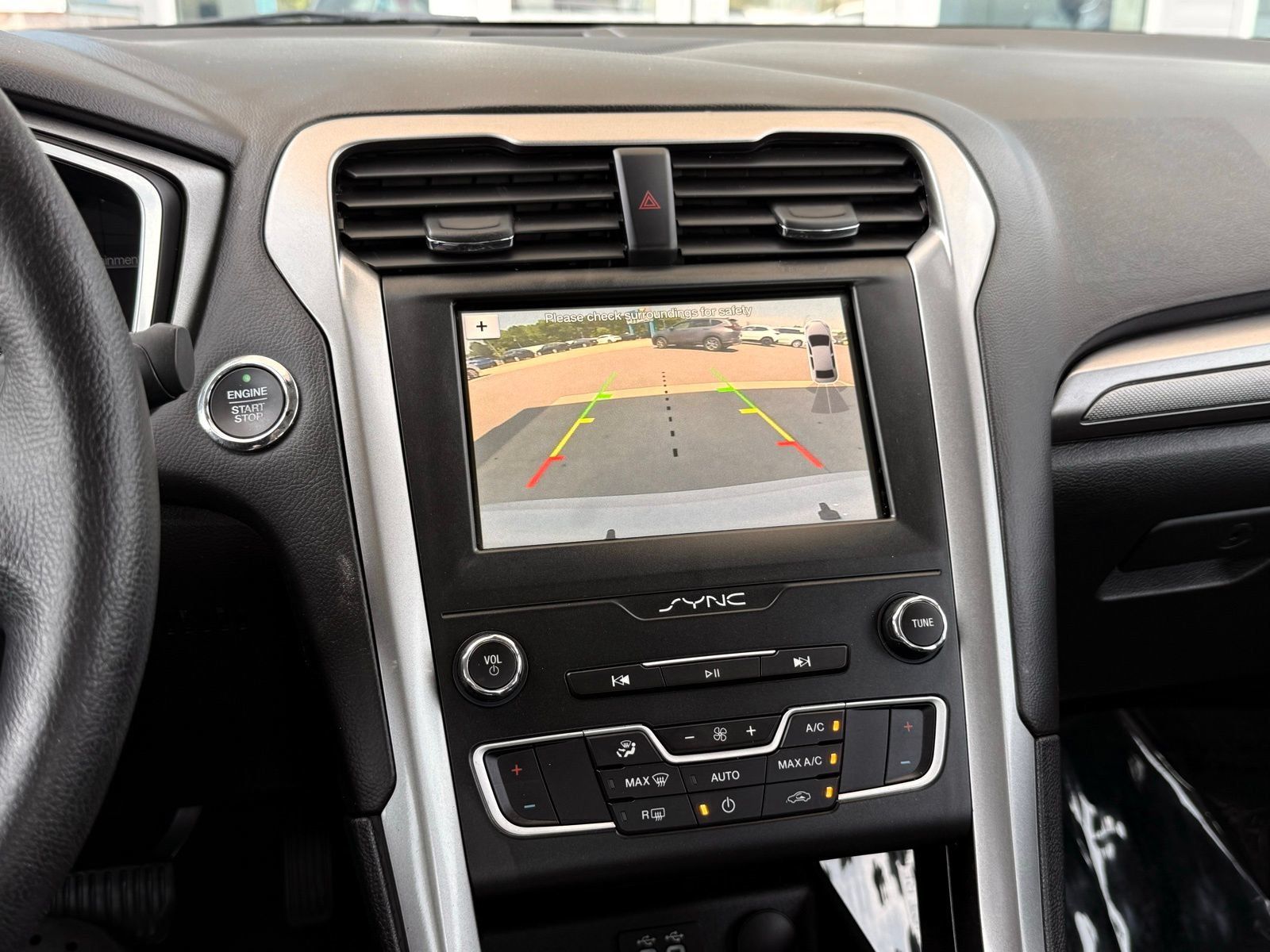 Used 2019 Ford Fusion SE FWD image 32