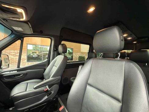 Used 2023 Mercedes-Benz Sprinter 2500 image 28