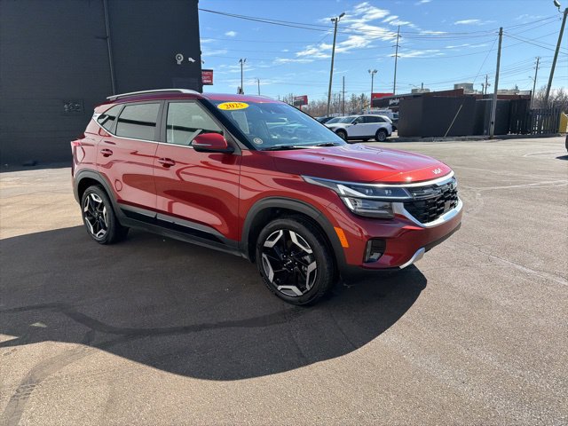 Used 2025 Kia Seltos SX w/ SX Sunroof Package AWD/4WD image 2
