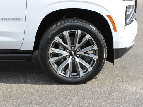 New 2026 Chevrolet Suburban High Country image 12