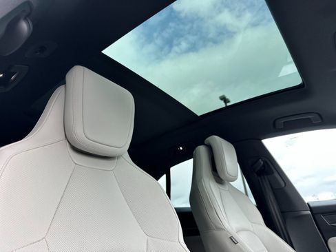 Used 2025 Porsche Macan Electric image 17