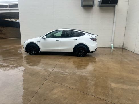 Used 2022 Tesla Model Y Performance image 1