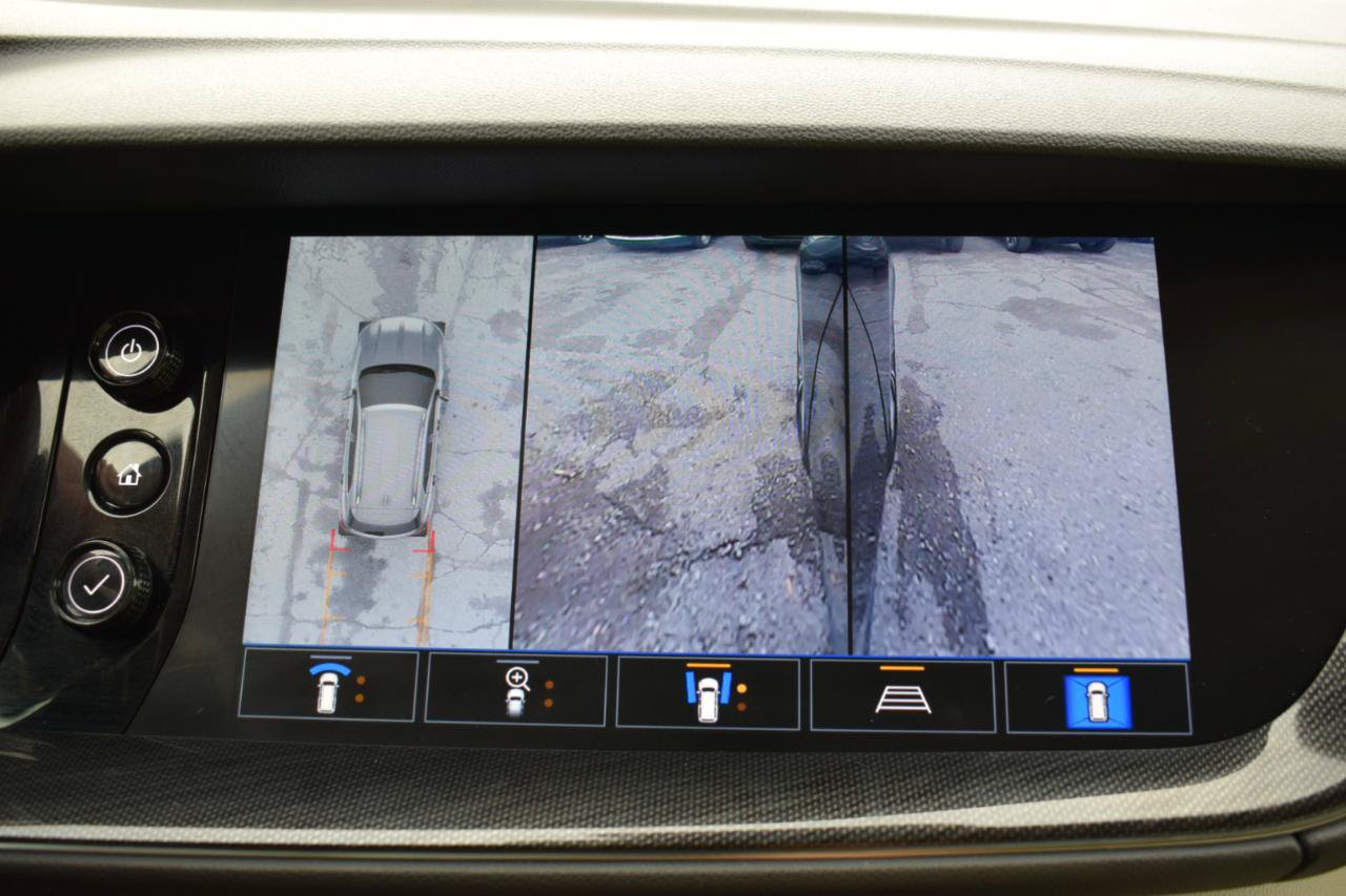 Used 2021 Buick Envision Essence w/ Technology Package I FWD image 32