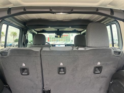 Used 2024 Jeep Wrangler Unlimited Rubicon w/ Technology Group image 32