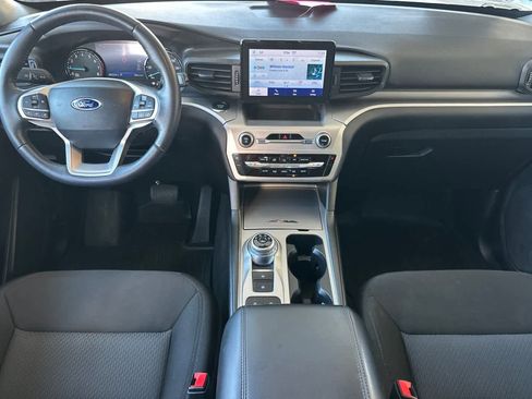 Used 2022 Ford Explorer XLT image 14
