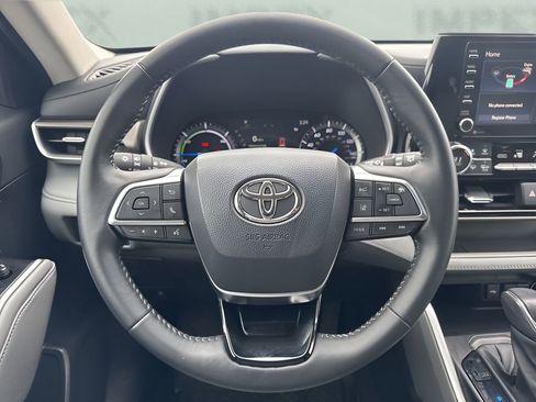 Used 2021 Toyota Highlander XLE image 15
