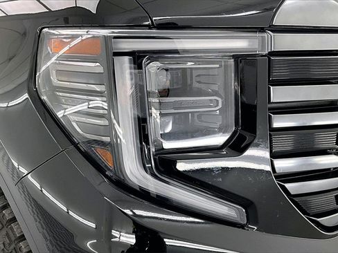 Used 2024 GMC Sierra 1500 AT4 w/ Technology Package image 30