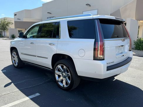 Used 2019 Cadillac Escalade Premium Luxury AWD/4WD image 3