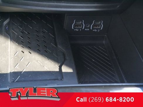 Certified 2025 Chrysler Pacifica Limited image 36