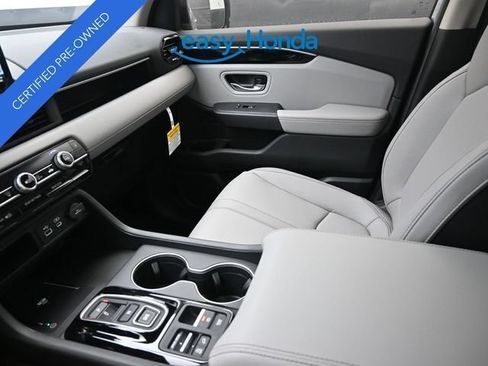 Used 2025 Honda Pilot Touring image 13
