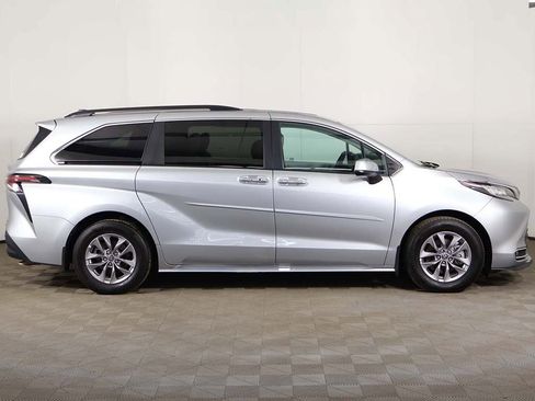 Used 2023 Toyota Sienna XLE w/ XLE Plus Package image 20