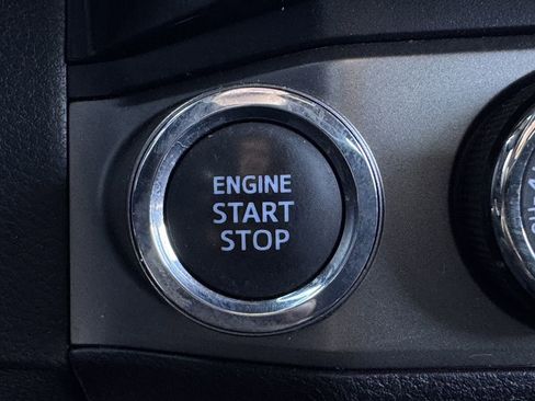 Used 2018 Toyota Tacoma Limited image 23