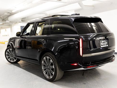 Used 2023 Land Rover Range Rover SE image 34