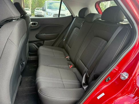 Used 2025 Hyundai Venue SEL FWD image 8