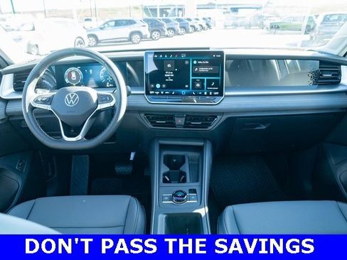New 2025 Volkswagen Tiguan SE image 30