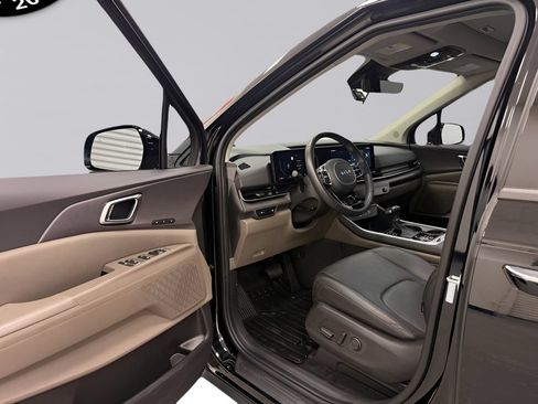 Used 2025 Kia Carnival SX FWD image 9