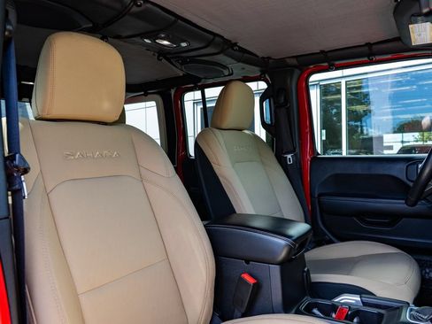 Used 2018 Jeep Wrangler Unlimited Sahara AWD/4WD image 28