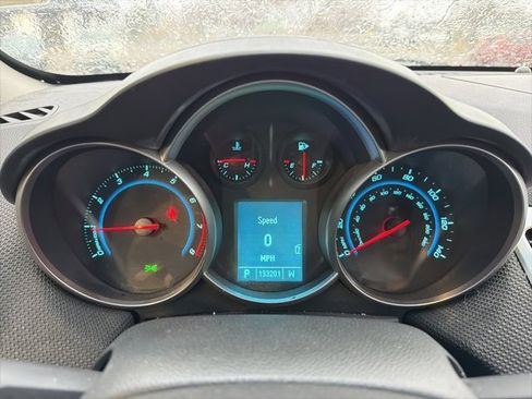 Used 2011 Chevrolet Cruze LT image 14