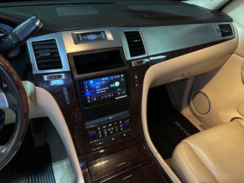 Used 2007 Cadillac Escalade AWD w/ Information Package image 35