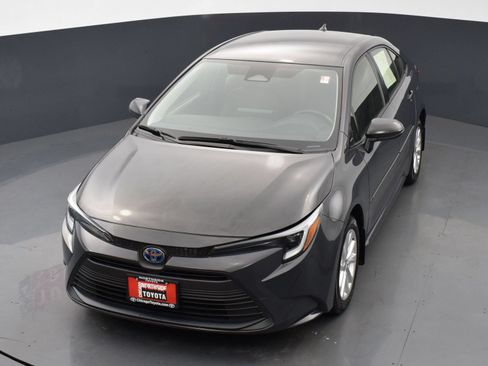 Used 2025 Toyota Corolla LE w/ LE Premium Package FWD image 23