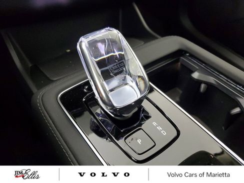 New 2025 Volvo XC90 B6 Core w/ Climate Package image 33