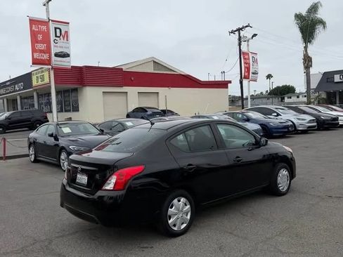 Used 2017 Nissan Versa S FWD image 5