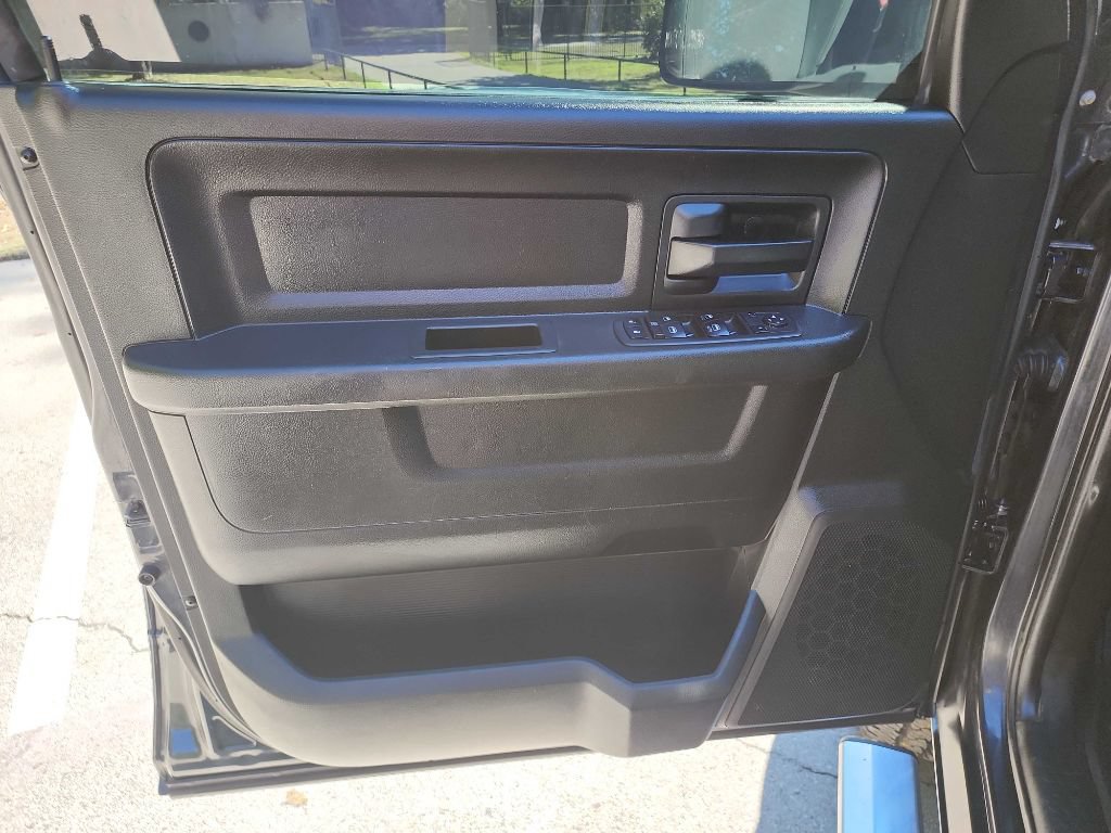 Used 2018 RAM 3500 Tradesman w/ Chrome Appearance Group AWD/4WD image 16