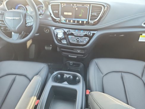 New 2026 Chrysler Pacifica Select image 21