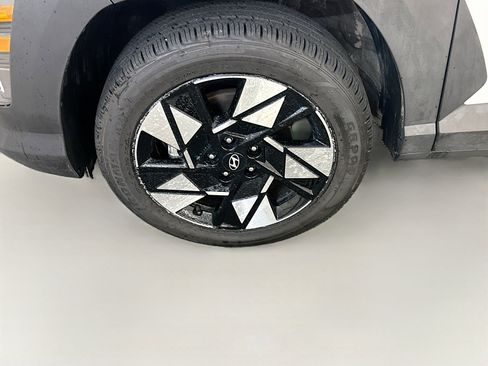 Used 2025 Hyundai Kona SEL image 11