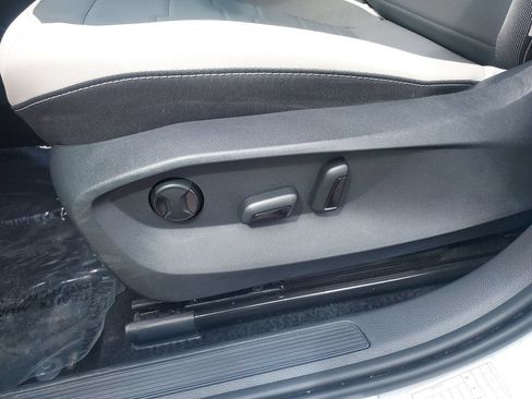 Certified 2025 Volkswagen Taos SE AWD/4WD image 28