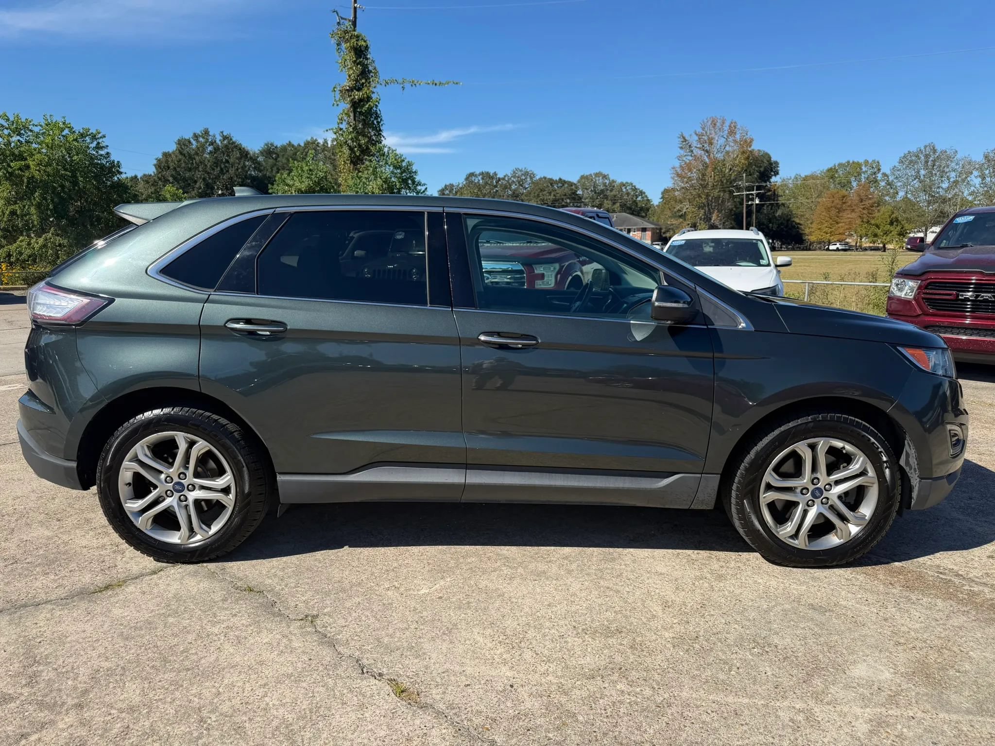 Used 2015 Ford Edge Titanium w/ Technology Package FWD image 6