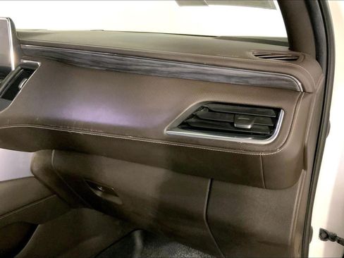 Used 2021 GMC Yukon SLT w/ SLT Luxury Plus Package AWD/4WD image 16