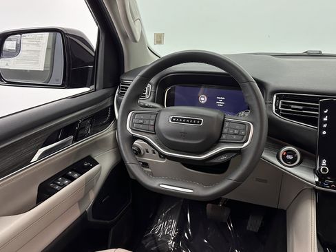 Used 2024 Jeep Wagoneer L Series II w/ Flexible Seating Group image 27