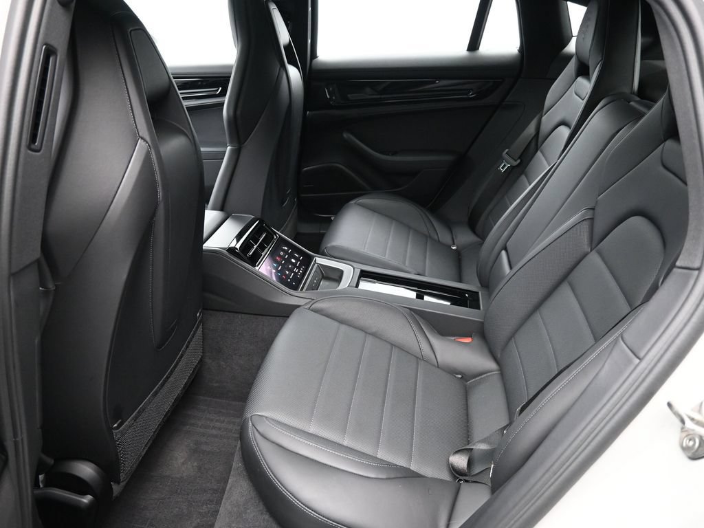 Certified 2025 Porsche Panamera RWD image 7