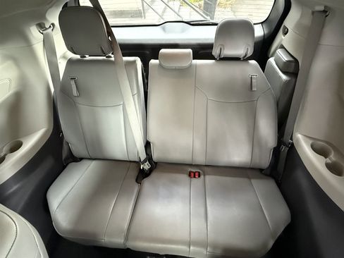 Used 2023 Toyota Sienna XLE image 18
