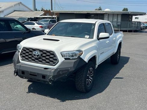 Used 2021 Toyota Tacoma TRD Sport w/ Technology Package AWD/4WD image 3