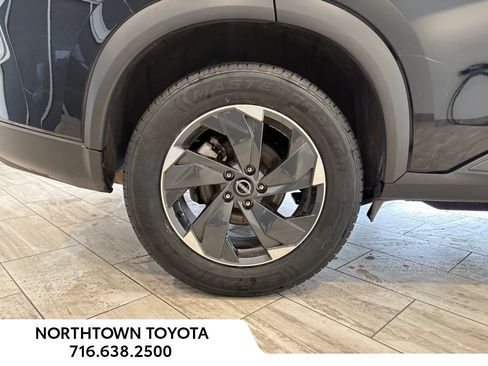 Used 2025 Nissan Rogue SV AWD/4WD image 27