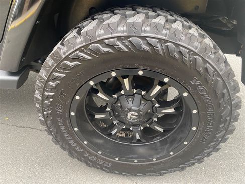 Used 2013 Jeep Wrangler Unlimited Sahara w/ Connectivity Group AWD/4WD image 7
