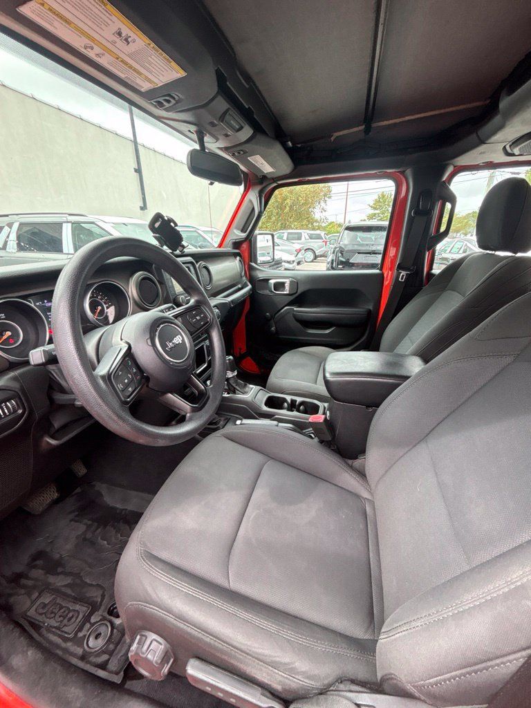 Used 2018 Jeep Wrangler Unlimited Sport AWD/4WD image 12