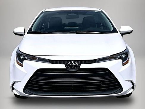 Used 2025 Toyota Corolla LE image 3