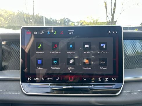 New 2025 Volkswagen Tiguan SE image 23